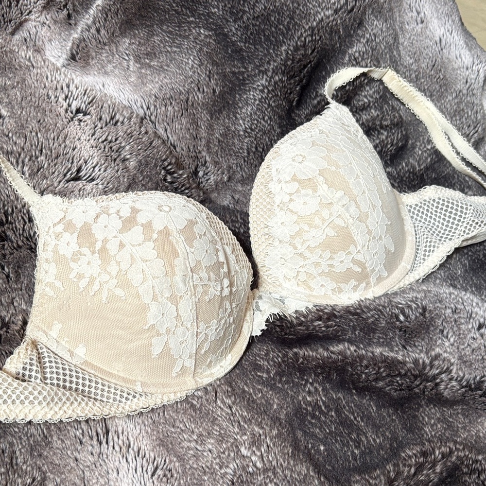 Victoria's Secret Cream Lace Push-Up Bra
